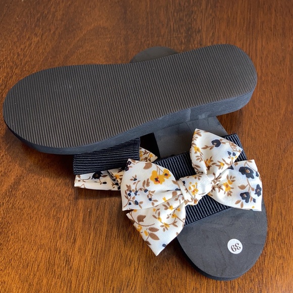NEW| Floral Print Slide Sandal - Picture 4 of 4